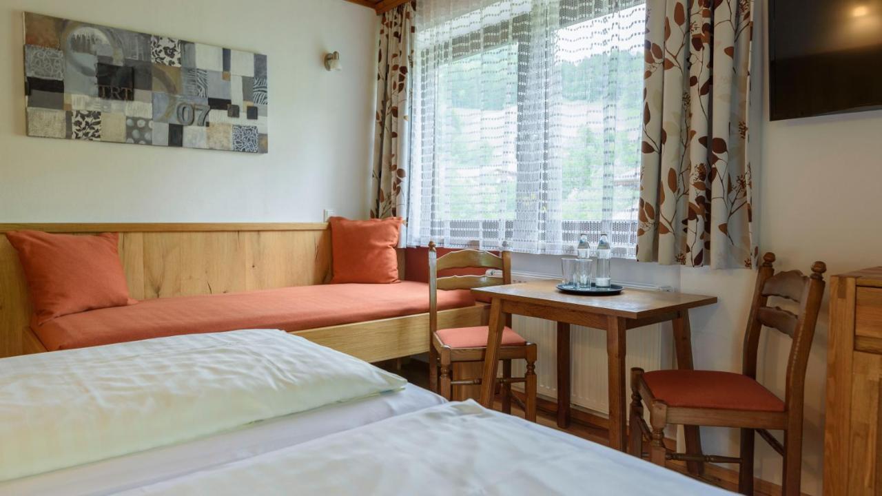 Hotel Landhaus Ausswinkl Russbach am Pass Gschutt Bagian luar foto