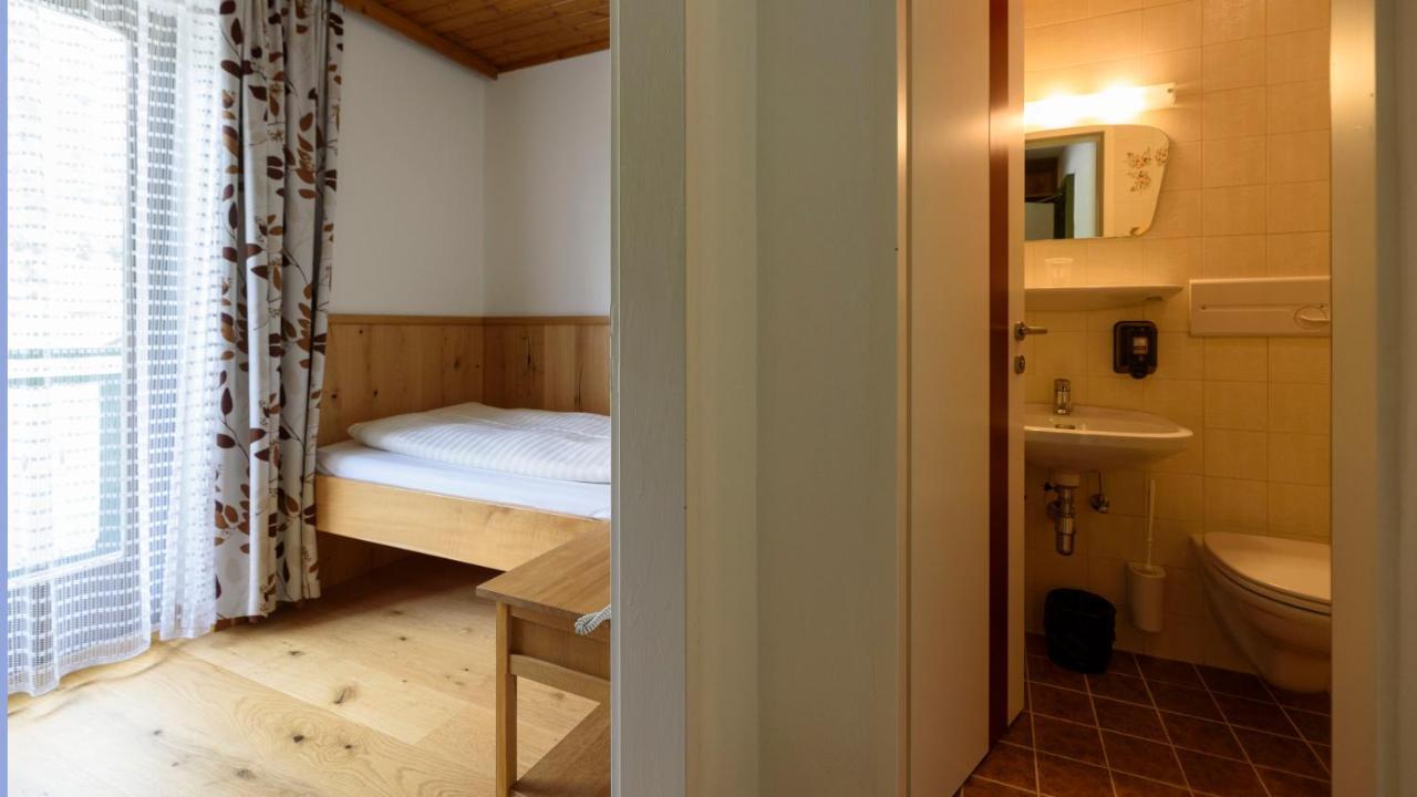 Hotel Landhaus Ausswinkl Russbach am Pass Gschutt Bagian luar foto