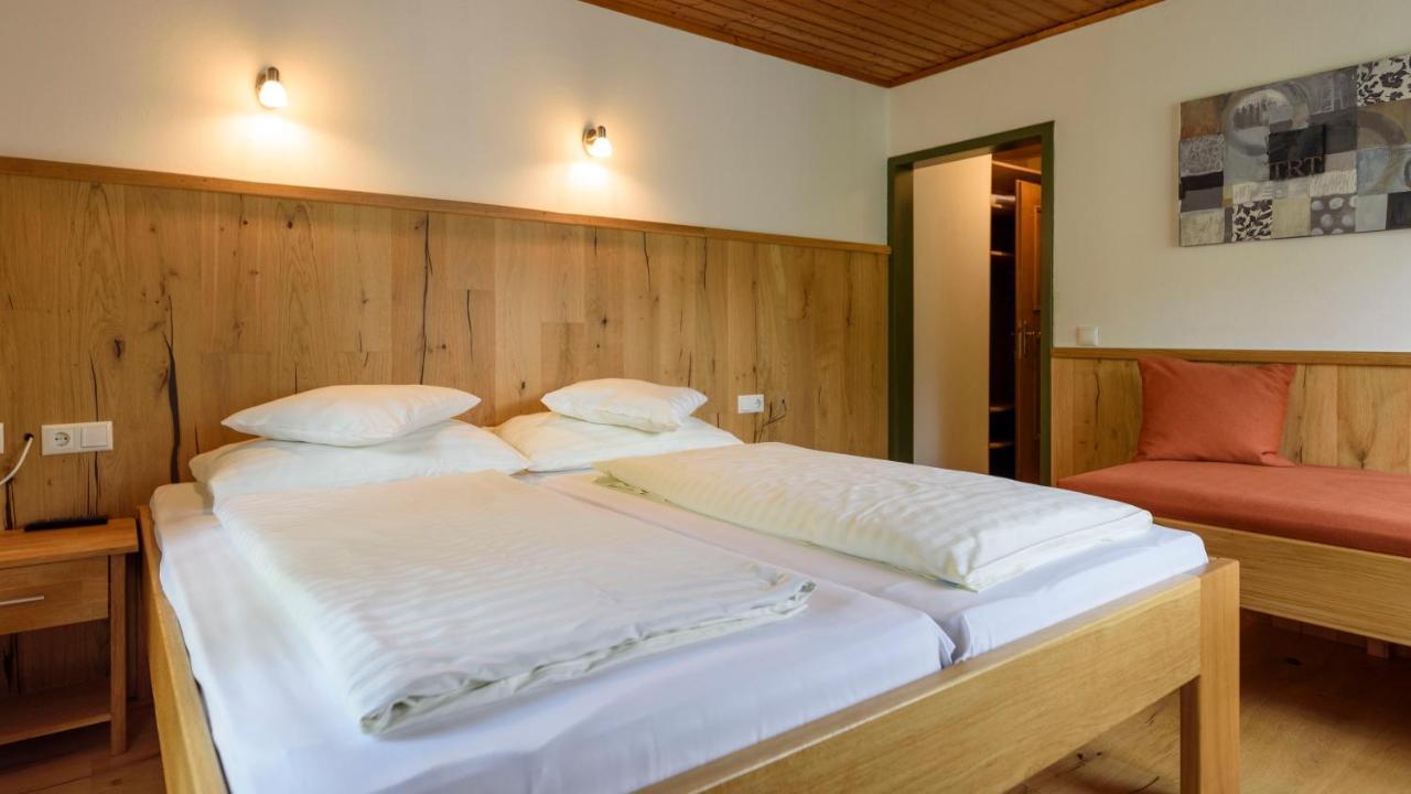 Hotel Landhaus Ausswinkl Russbach am Pass Gschutt Bagian luar foto