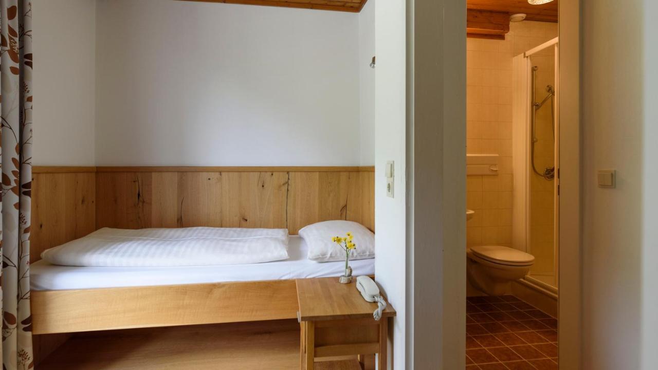 Hotel Landhaus Ausswinkl Russbach am Pass Gschutt Bagian luar foto