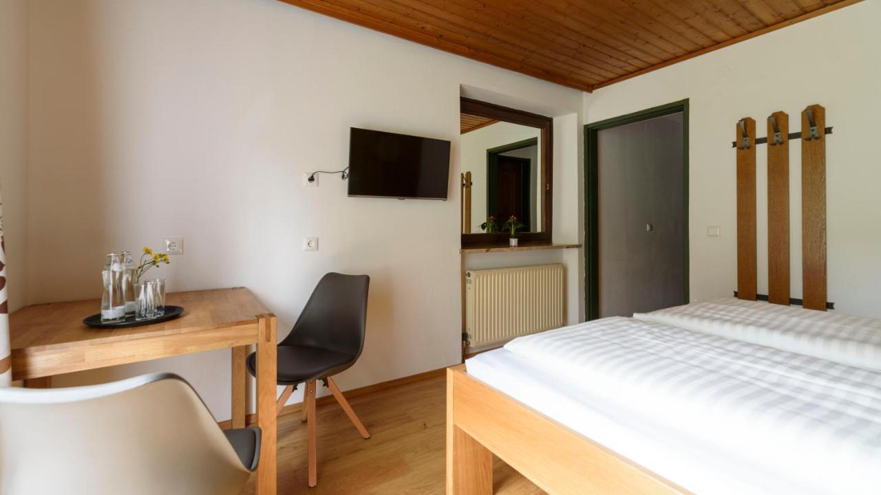 Hotel Landhaus Ausswinkl Russbach am Pass Gschutt Bagian luar foto