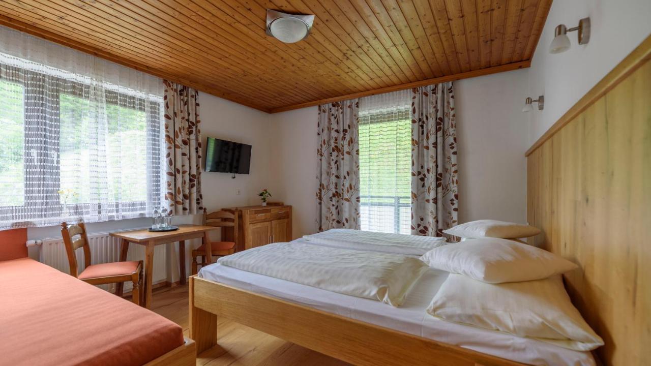 Hotel Landhaus Ausswinkl Russbach am Pass Gschutt Bagian luar foto