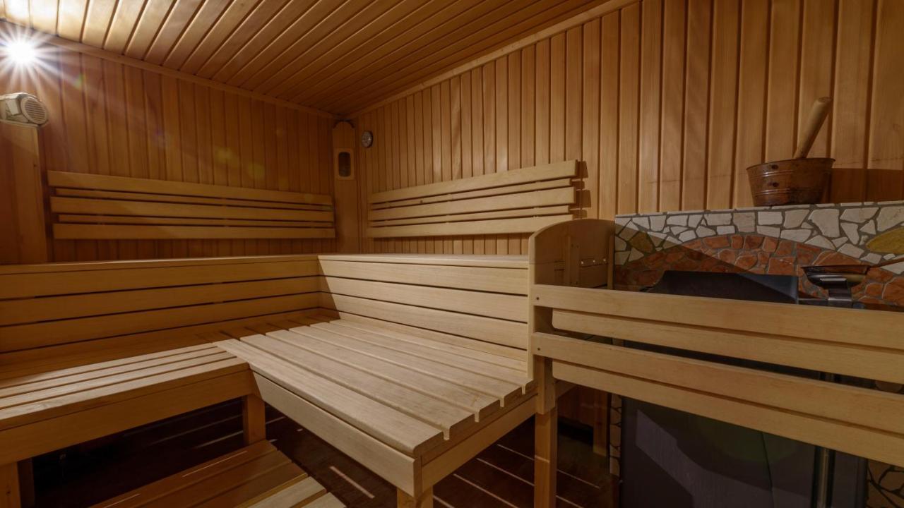 Hotel Landhaus Ausswinkl Russbach am Pass Gschutt Bagian luar foto