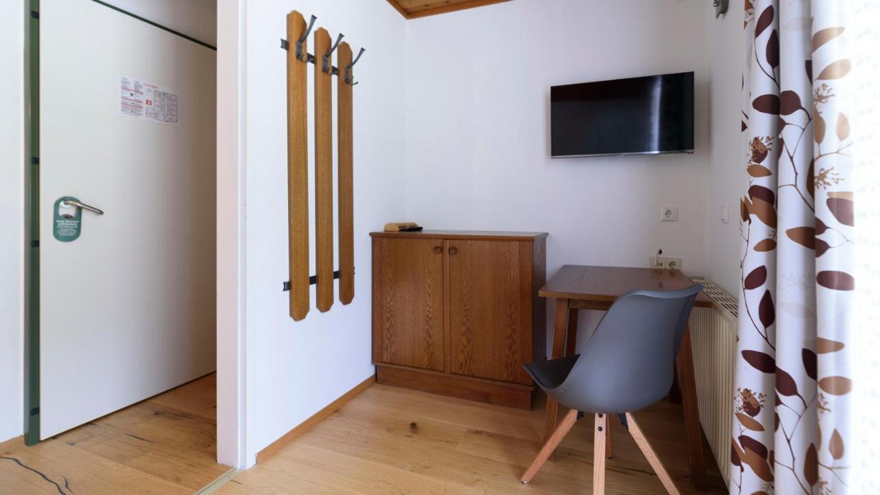 Hotel Landhaus Ausswinkl Russbach am Pass Gschutt Bagian luar foto