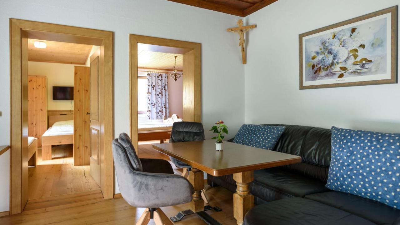 Hotel Landhaus Ausswinkl Russbach am Pass Gschutt Bagian luar foto