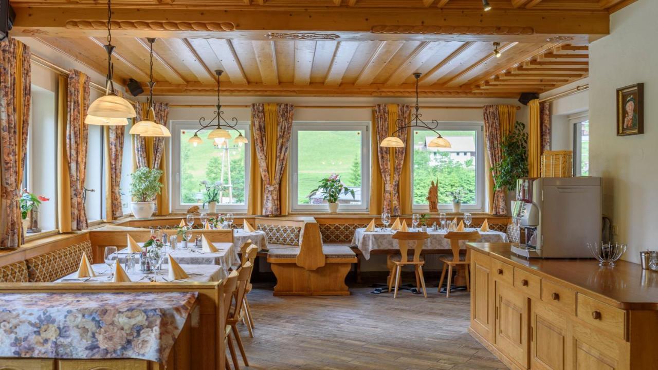 Hotel Landhaus Ausswinkl Russbach am Pass Gschutt Bagian luar foto
