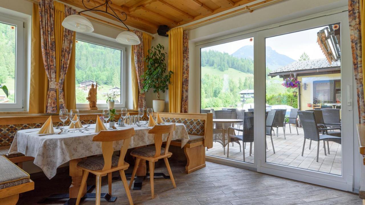 Hotel Landhaus Ausswinkl Russbach am Pass Gschutt Bagian luar foto