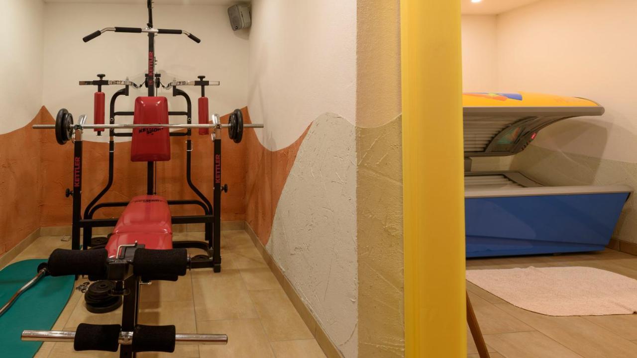 Hotel Landhaus Ausswinkl Russbach am Pass Gschutt Bagian luar foto