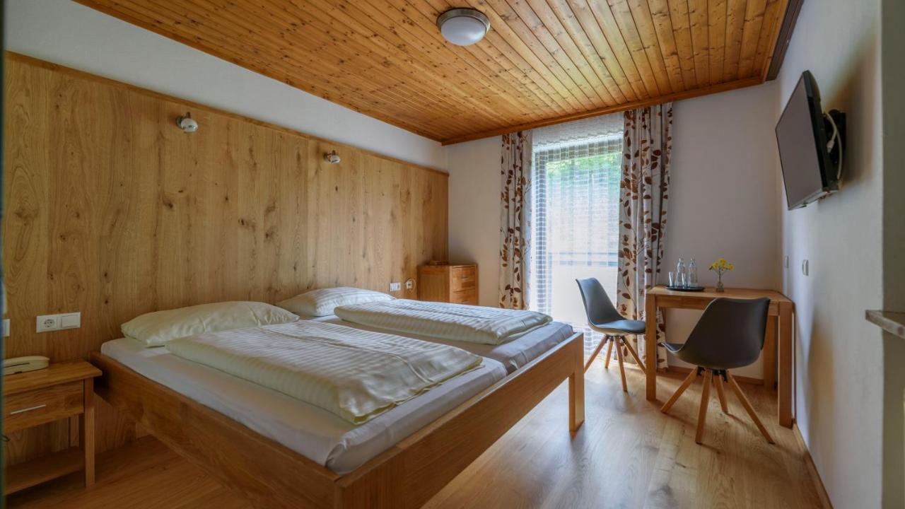 Hotel Landhaus Ausswinkl Russbach am Pass Gschutt Bagian luar foto