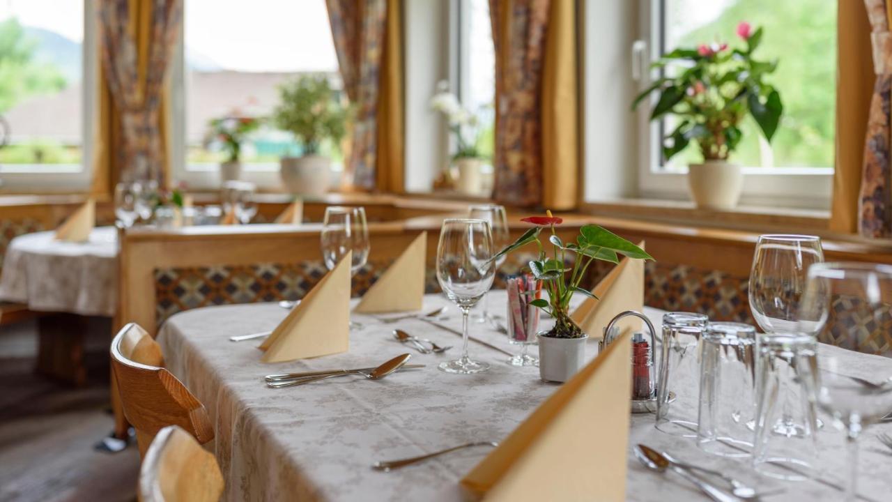 Hotel Landhaus Ausswinkl Russbach am Pass Gschutt Bagian luar foto