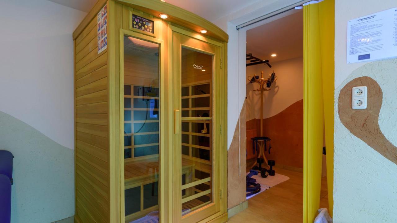 Hotel Landhaus Ausswinkl Russbach am Pass Gschutt Bagian luar foto