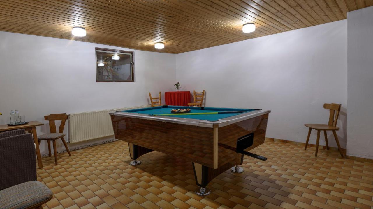 Hotel Landhaus Ausswinkl Russbach am Pass Gschutt Bagian luar foto