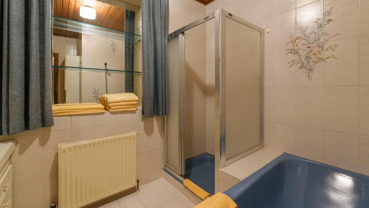 Hotel Landhaus Ausswinkl Russbach am Pass Gschutt Bagian luar foto