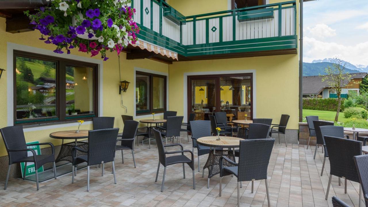 Hotel Landhaus Ausswinkl Russbach am Pass Gschutt Bagian luar foto