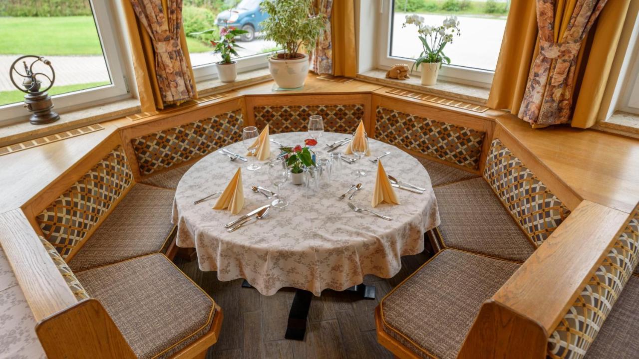 Hotel Landhaus Ausswinkl Russbach am Pass Gschutt Bagian luar foto