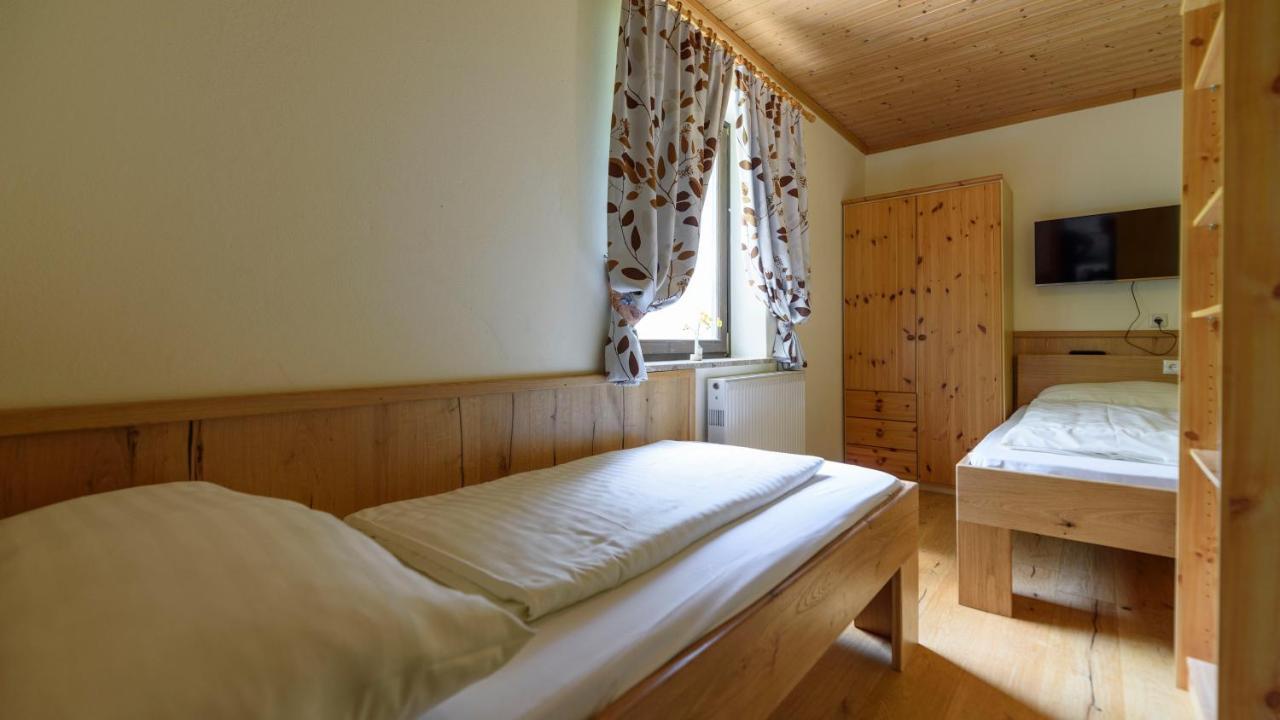 Hotel Landhaus Ausswinkl Russbach am Pass Gschutt Bagian luar foto