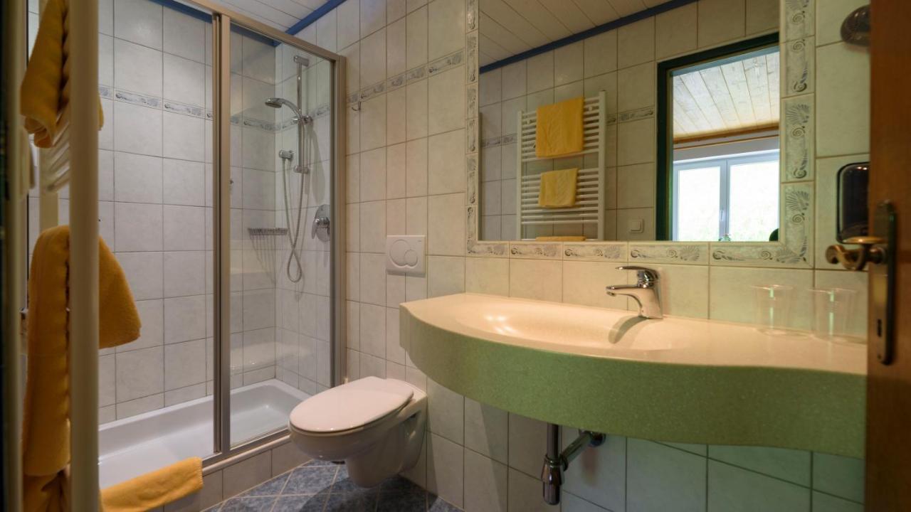 Hotel Landhaus Ausswinkl Russbach am Pass Gschutt Bagian luar foto