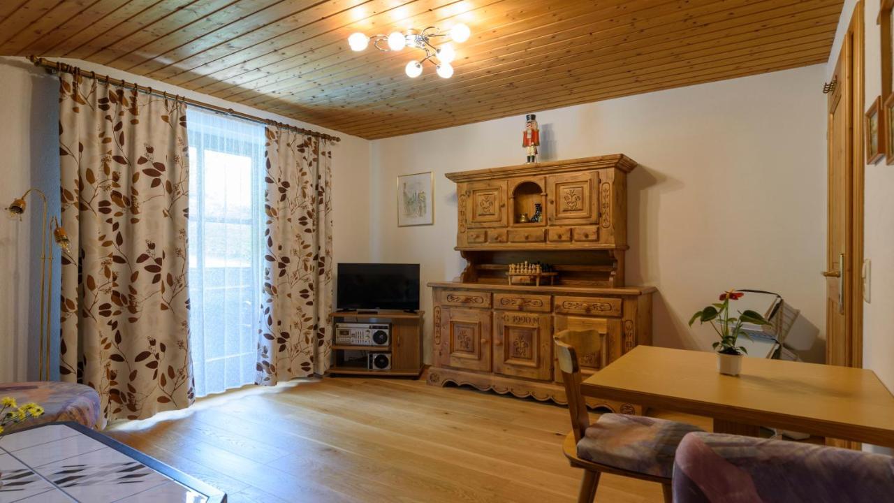 Hotel Landhaus Ausswinkl Russbach am Pass Gschutt Bagian luar foto