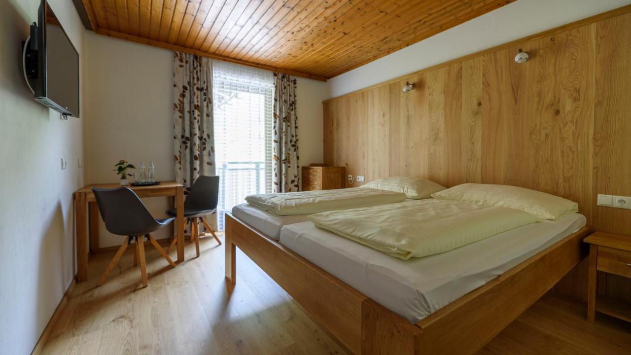 Hotel Landhaus Ausswinkl Russbach am Pass Gschutt Bagian luar foto