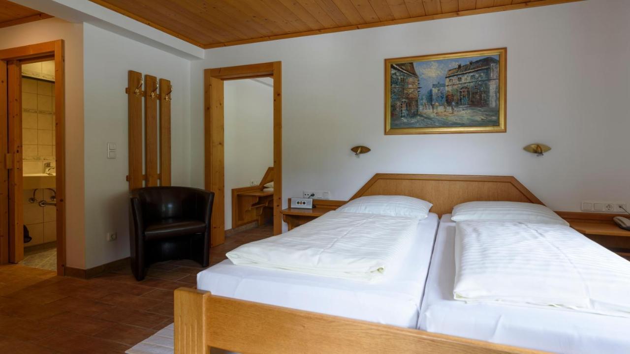Hotel Landhaus Ausswinkl Russbach am Pass Gschutt Bagian luar foto