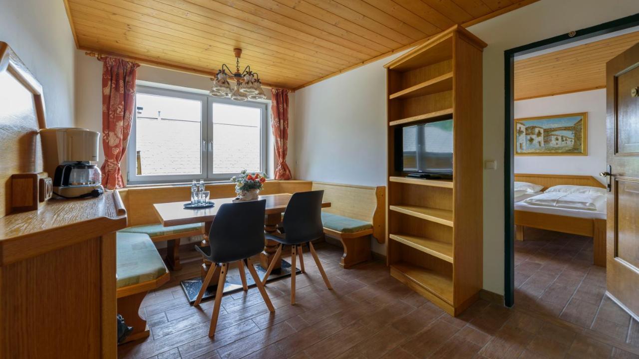 Hotel Landhaus Ausswinkl Russbach am Pass Gschutt Bagian luar foto