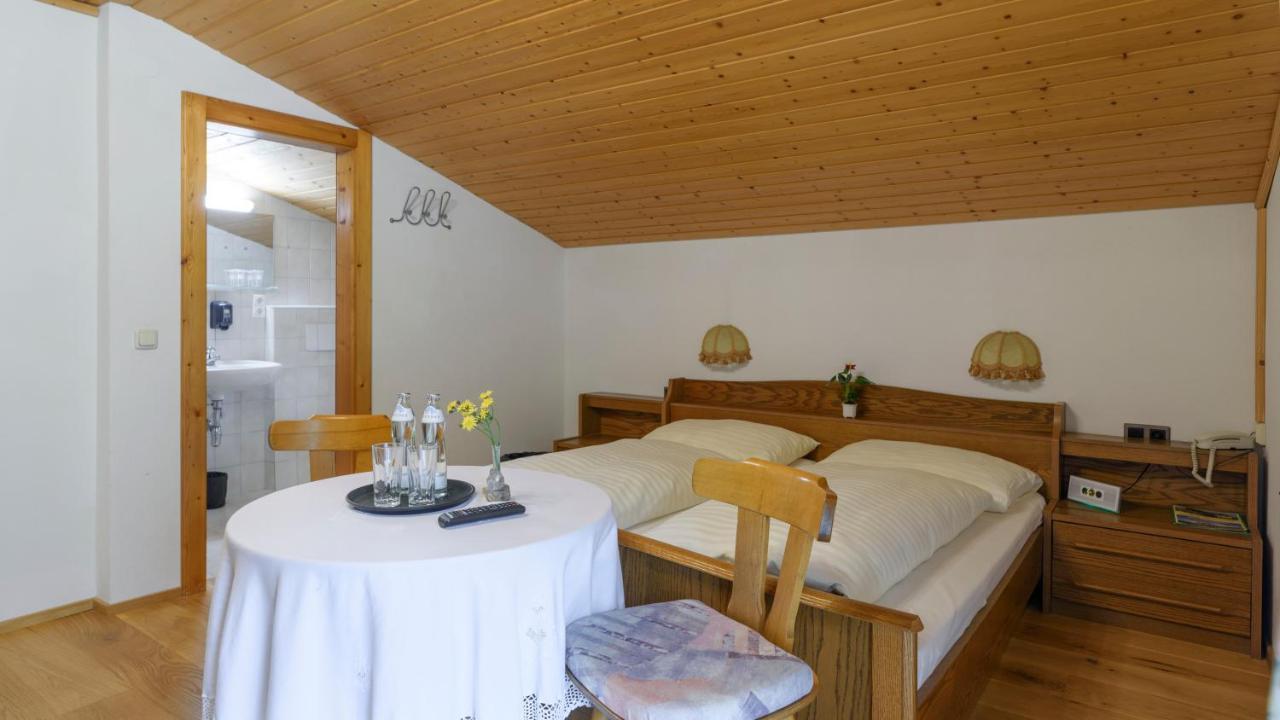 Hotel Landhaus Ausswinkl Russbach am Pass Gschutt Bagian luar foto