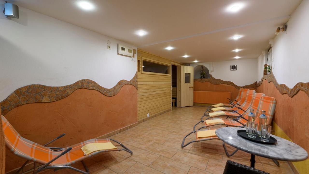 Hotel Landhaus Ausswinkl Russbach am Pass Gschutt Bagian luar foto