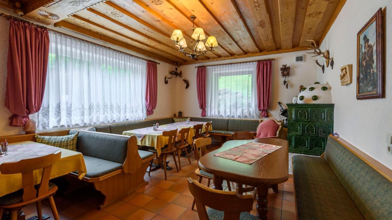 Hotel Landhaus Ausswinkl Russbach am Pass Gschutt Bagian luar foto