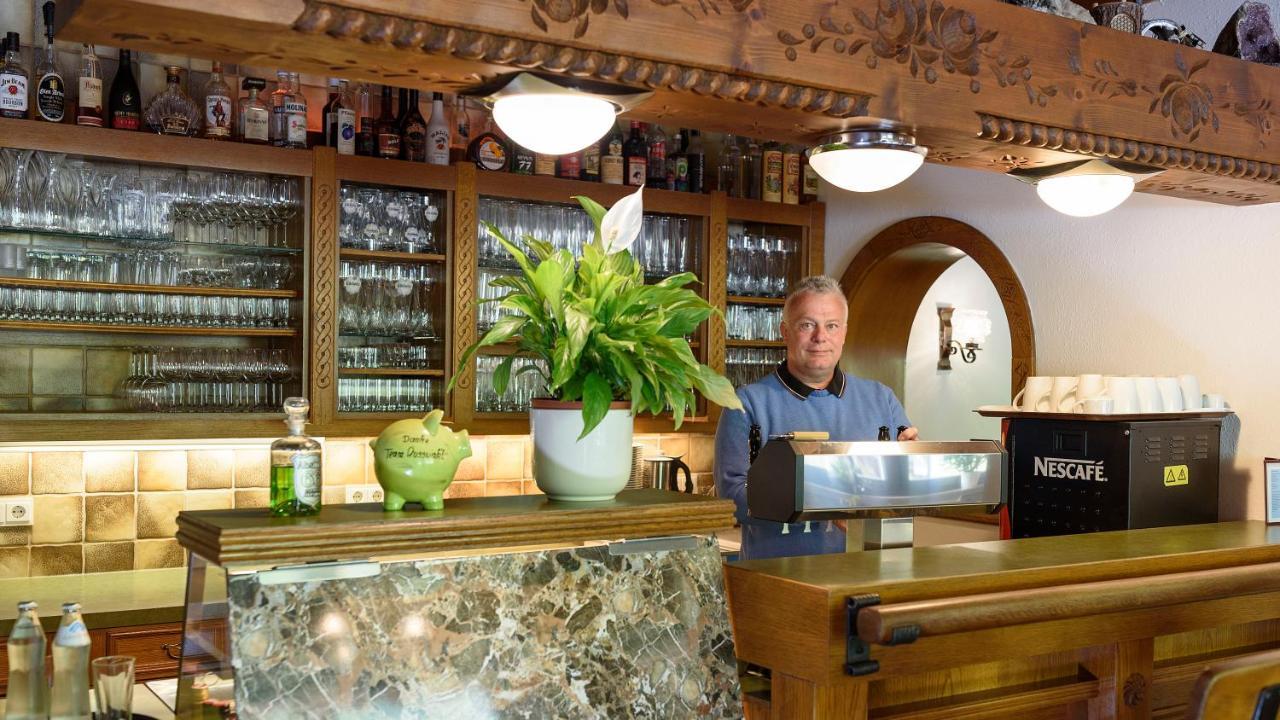 Hotel Landhaus Ausswinkl Russbach am Pass Gschutt Bagian luar foto