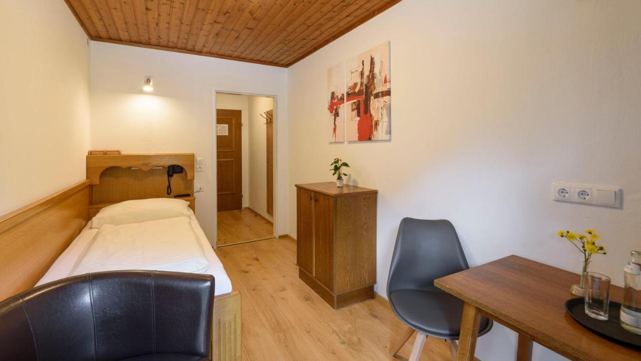 Hotel Landhaus Ausswinkl Russbach am Pass Gschutt Bagian luar foto