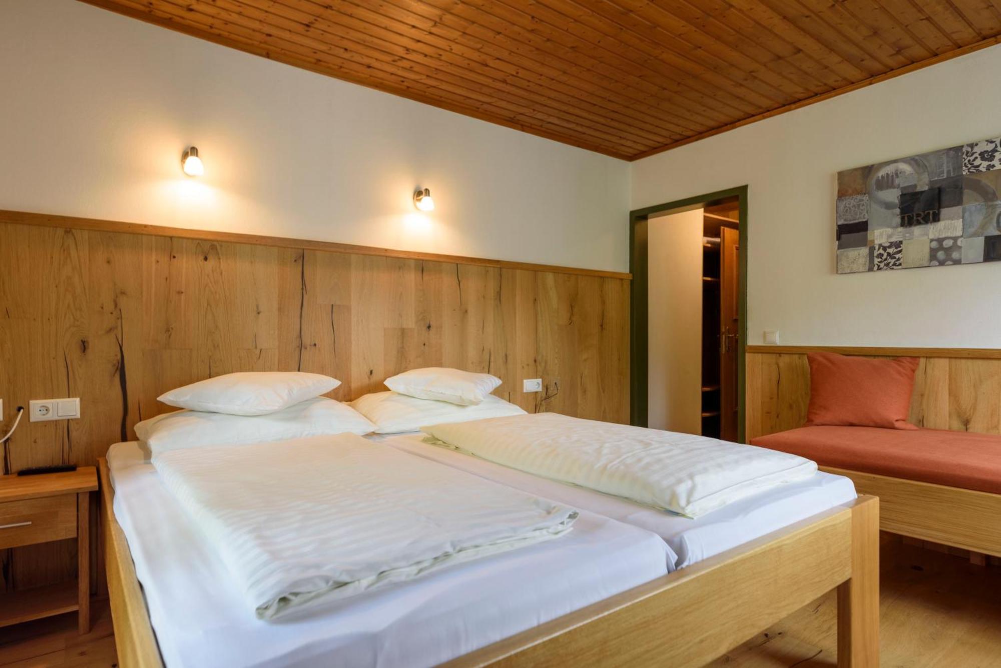 Hotel Landhaus Ausswinkl Russbach am Pass Gschutt Bagian luar foto